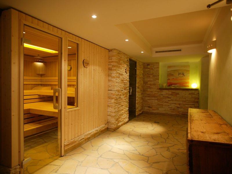 Sauna im Wellnessbereich im Alphotel